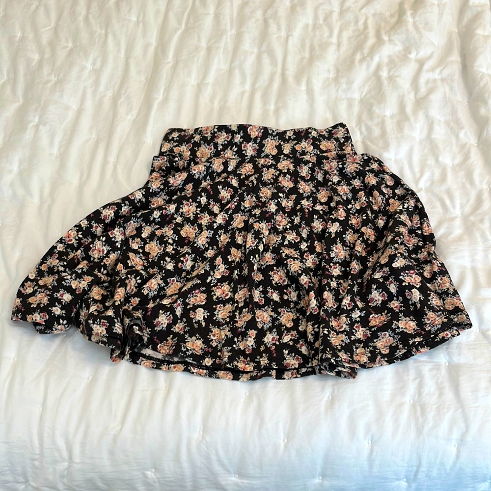 Urban outfitters pins and needles floral skirt in size XS